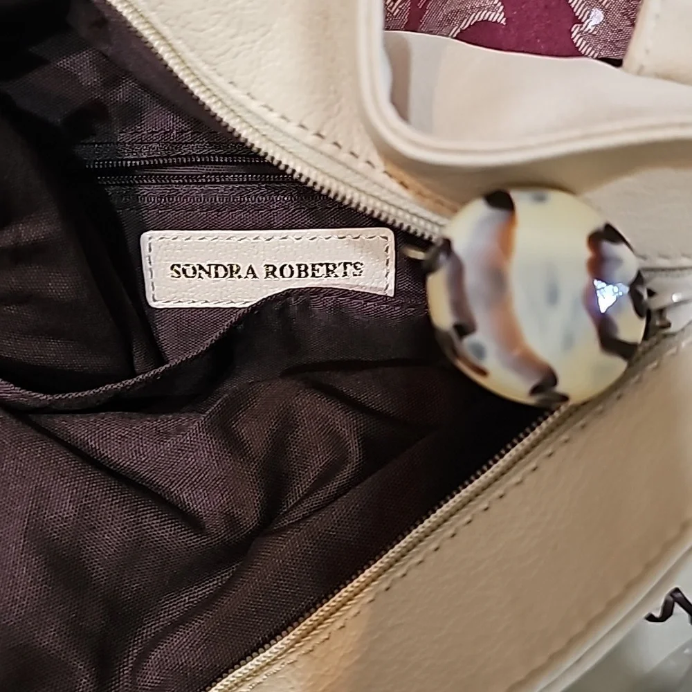 Sondra Roberts Cream/Olive Vegan Leather and Canvas Stitch Bag NWT - Picture 10 of 13